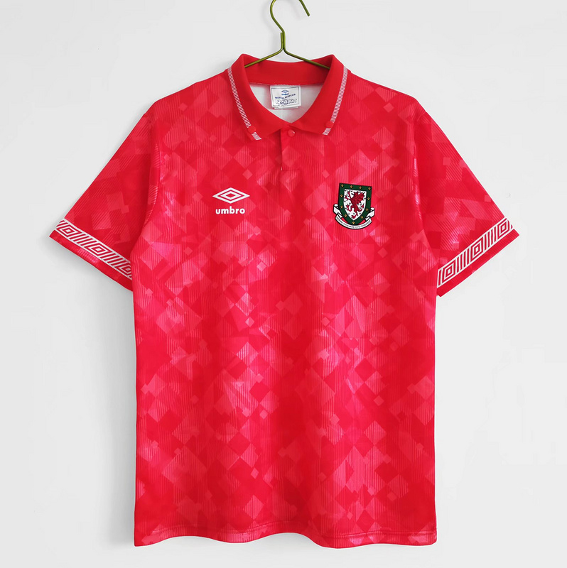 Retro 90/92 Welsh home