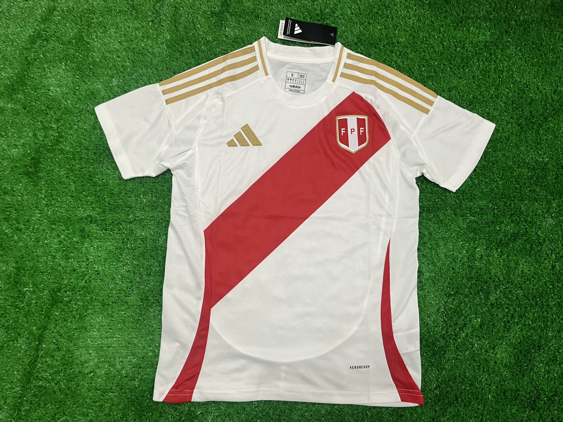 Fans Verison 24/25 Peru home