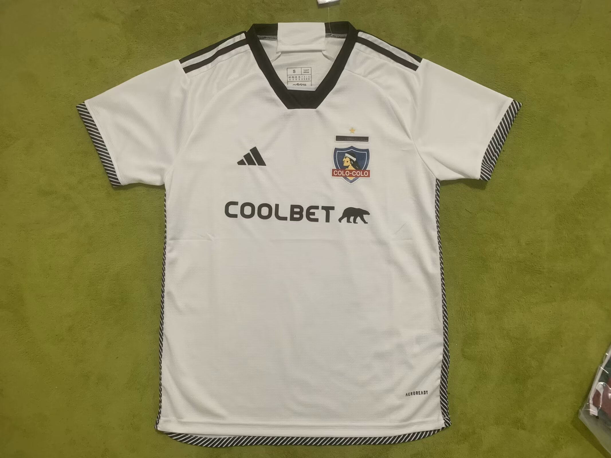 Fans Version 24/25 Colo Colo home