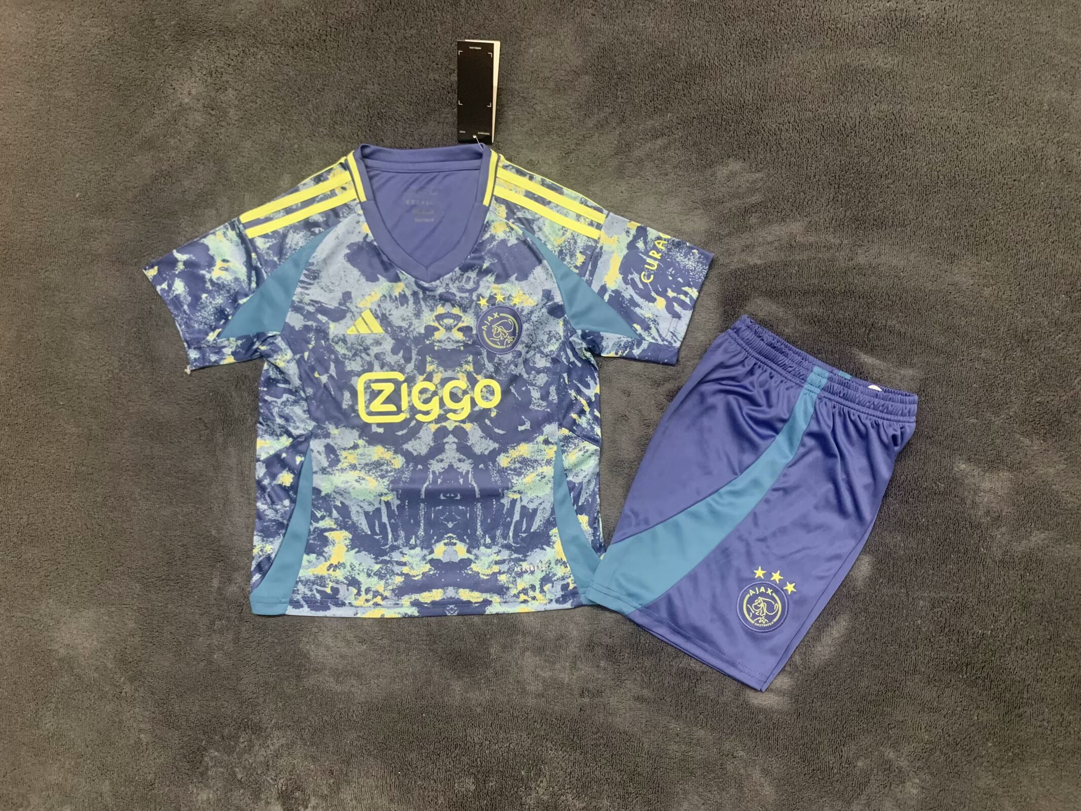 Kids kits 24/25 Ajax away