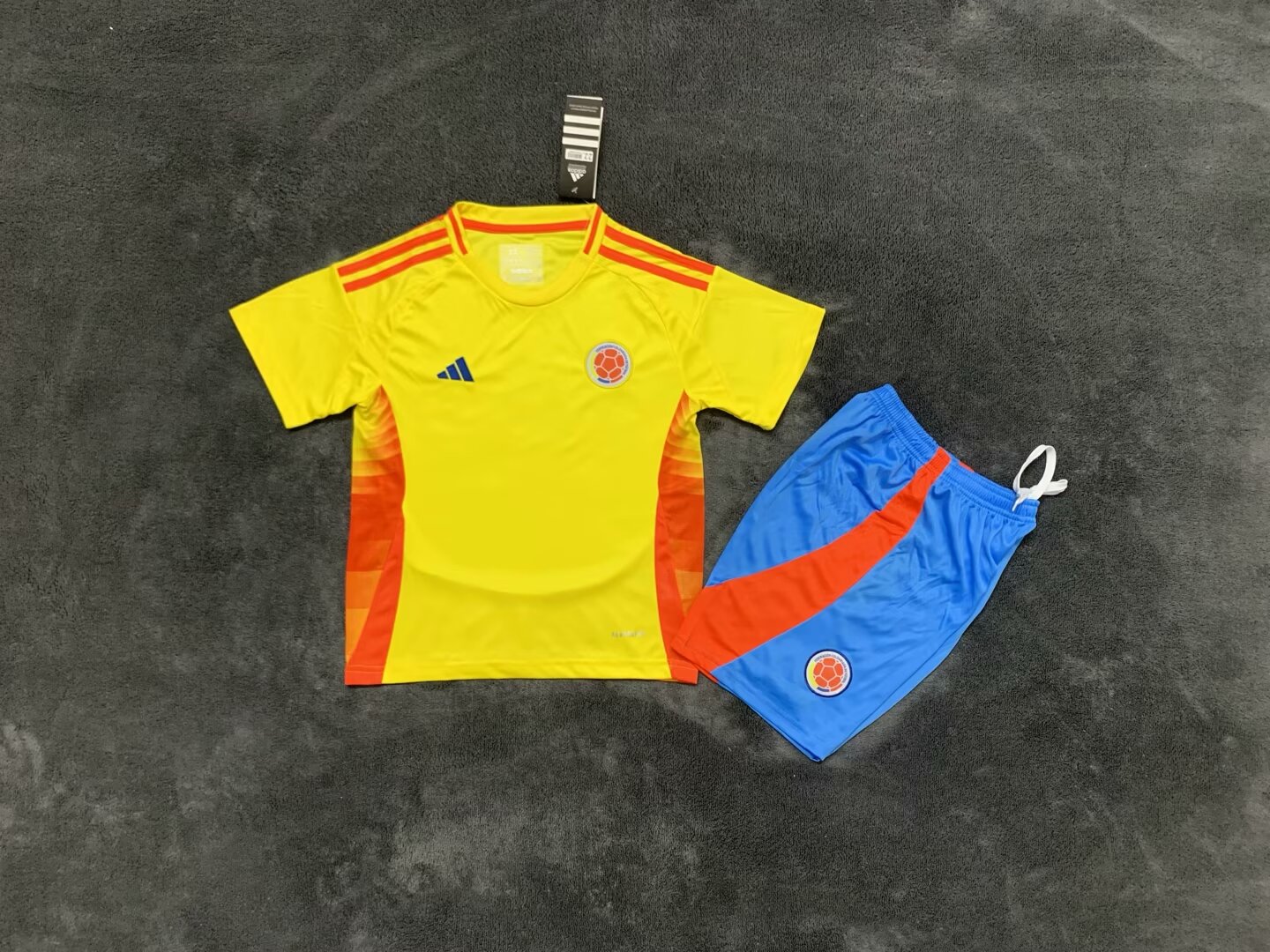 Kids kits 24/25 Colombia home