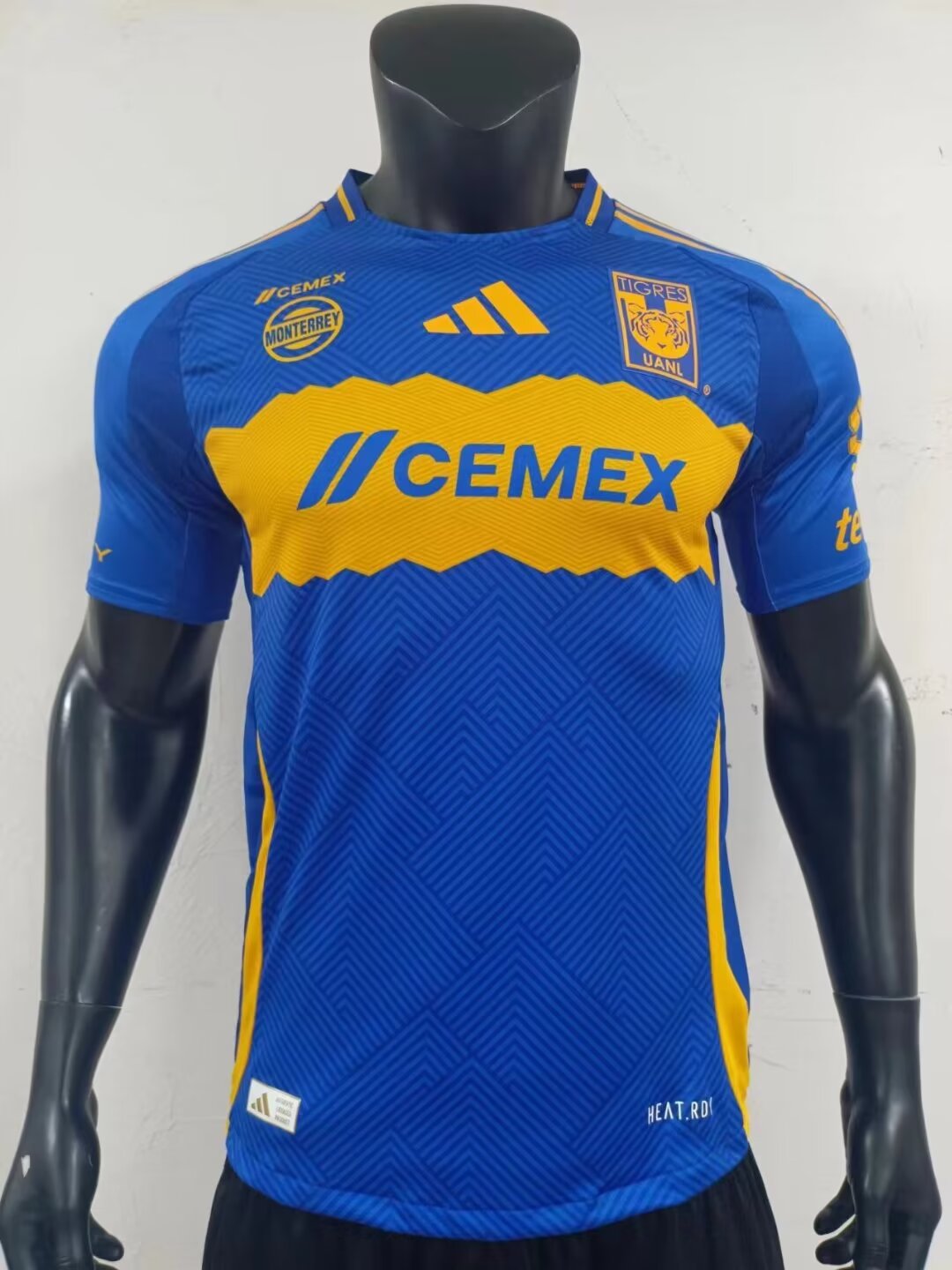 Player version 24/25 Tigres away