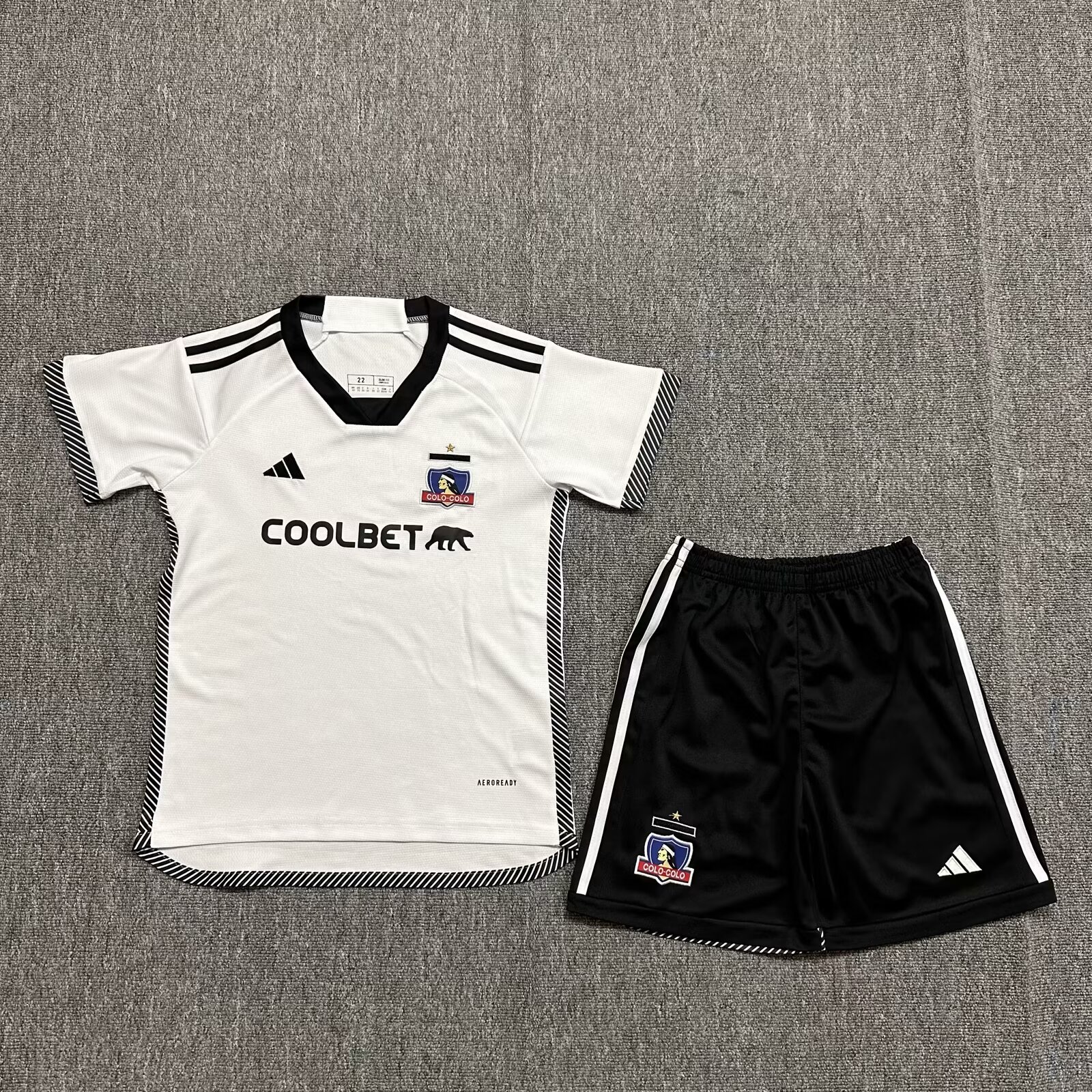 Kids kits 24/25 Colo Colo home