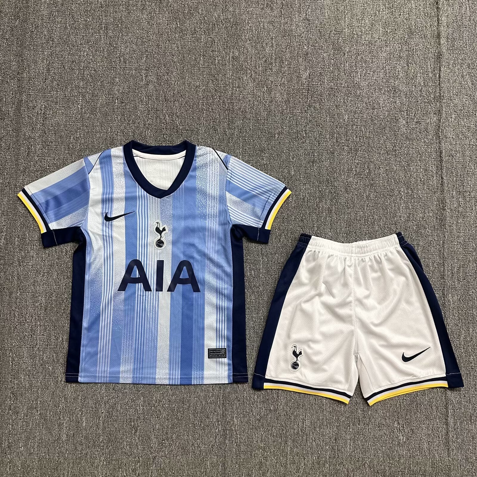 Kids kits 24/25 Tottenham away