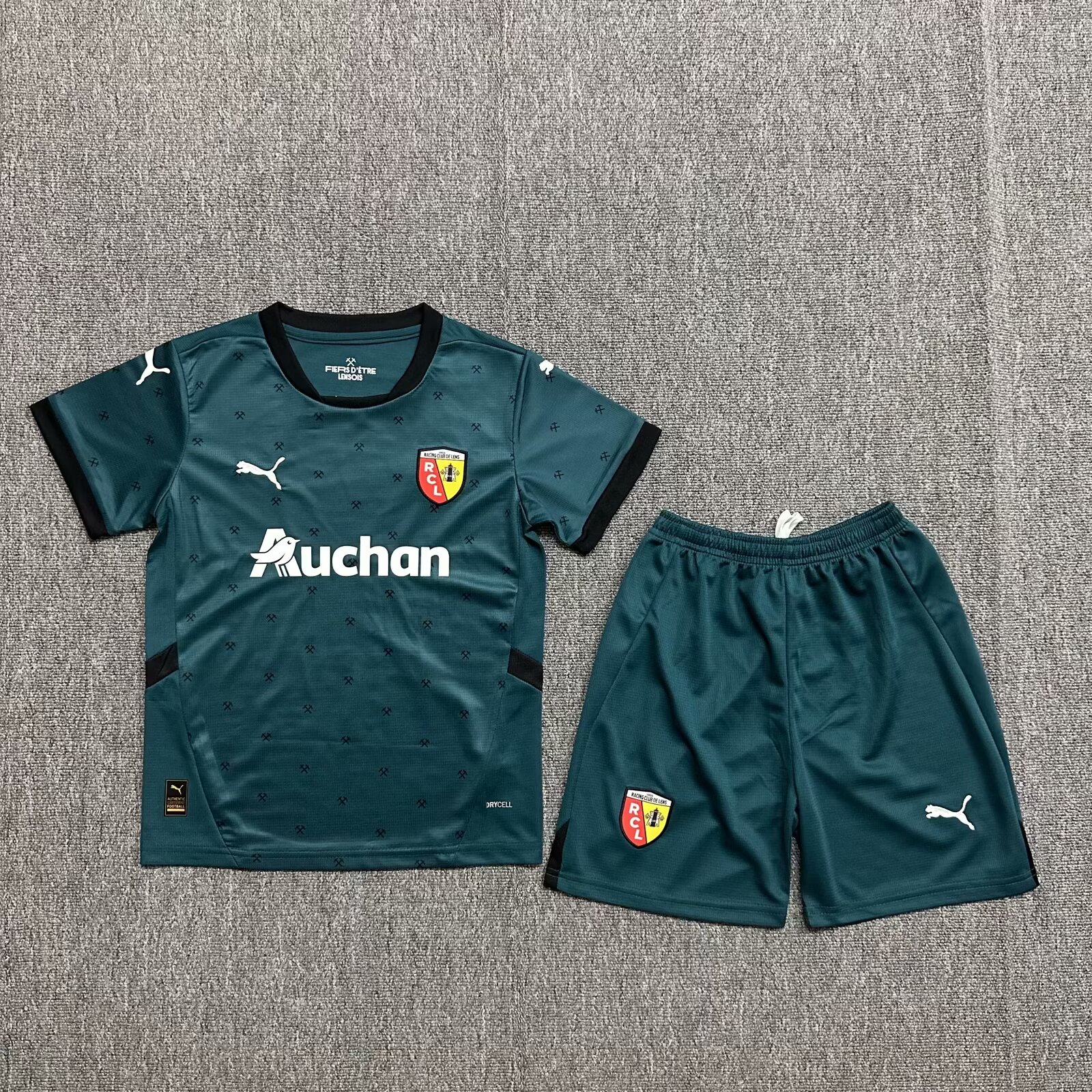 Kids kits 24/25 Lens away