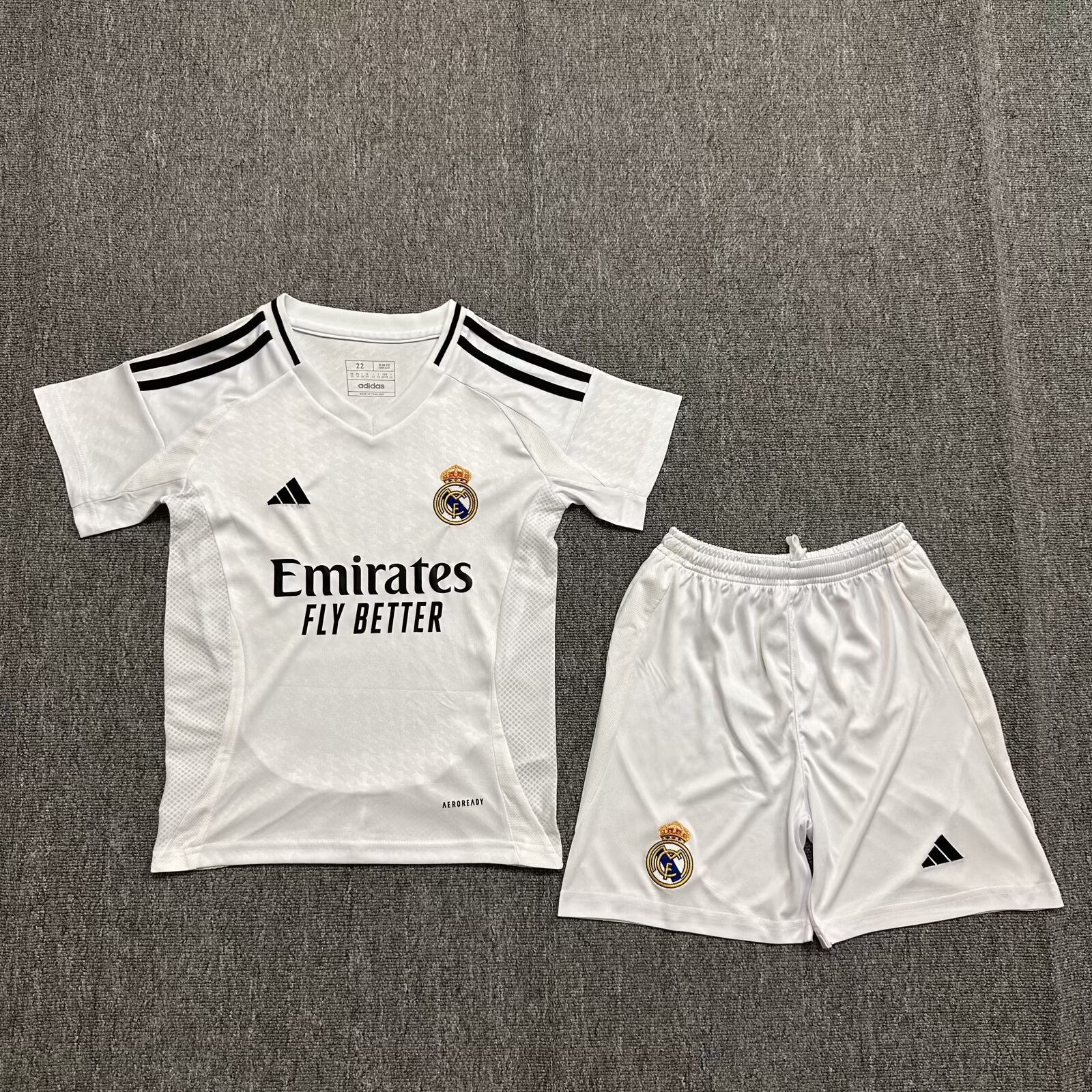 Kids kits 24/25 Real Madrid home