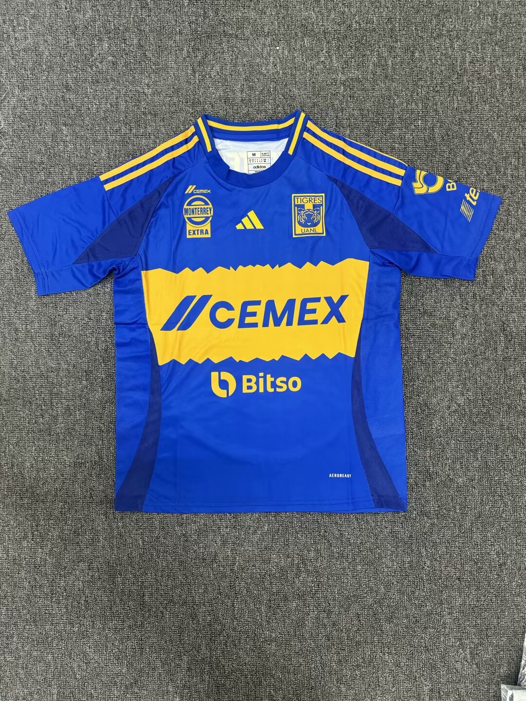 Fans version 24/25 Tigres away