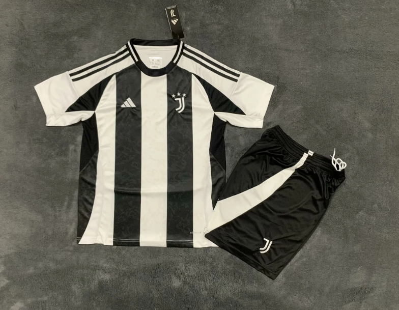 Adult Kits 24/25 Juventus home