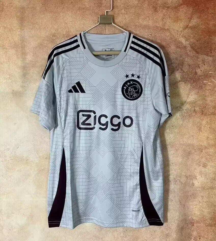 Fans version 24/25 AJAX third