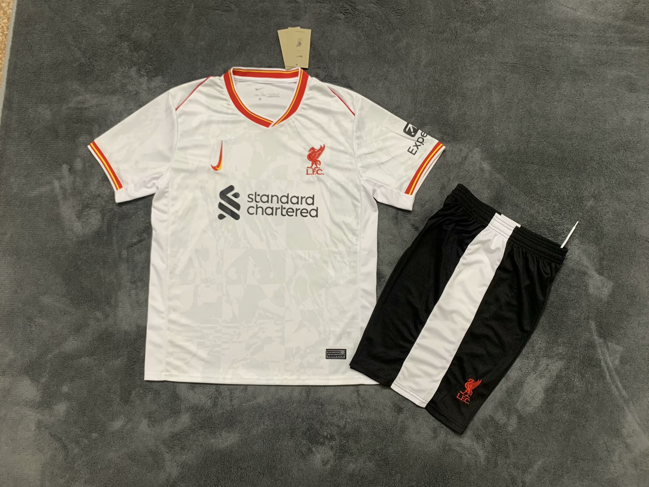 Adults kits 24/25 Liverpool the third Away