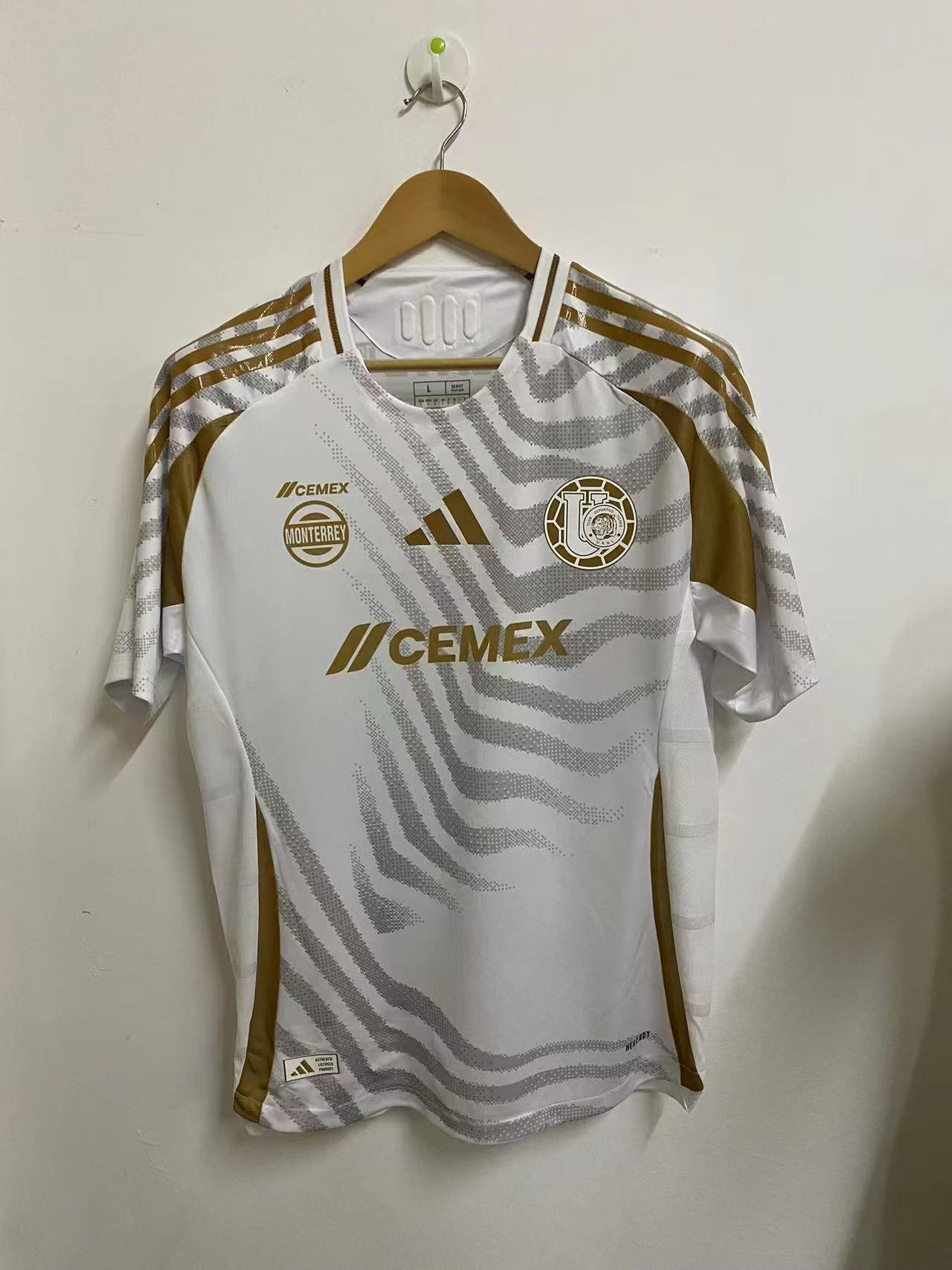 Player version 24/25 Tigres away