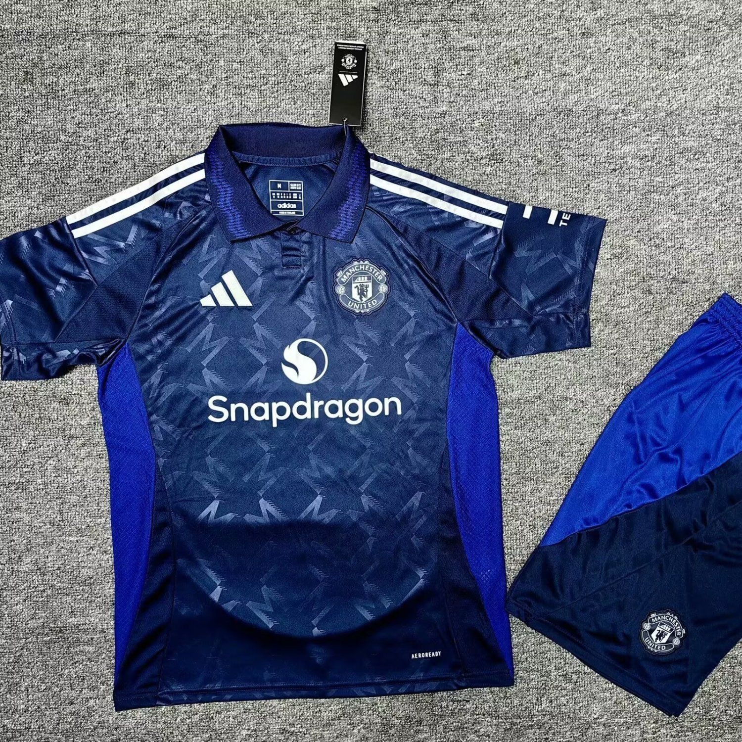 kids kits 24/25 Manchester United away