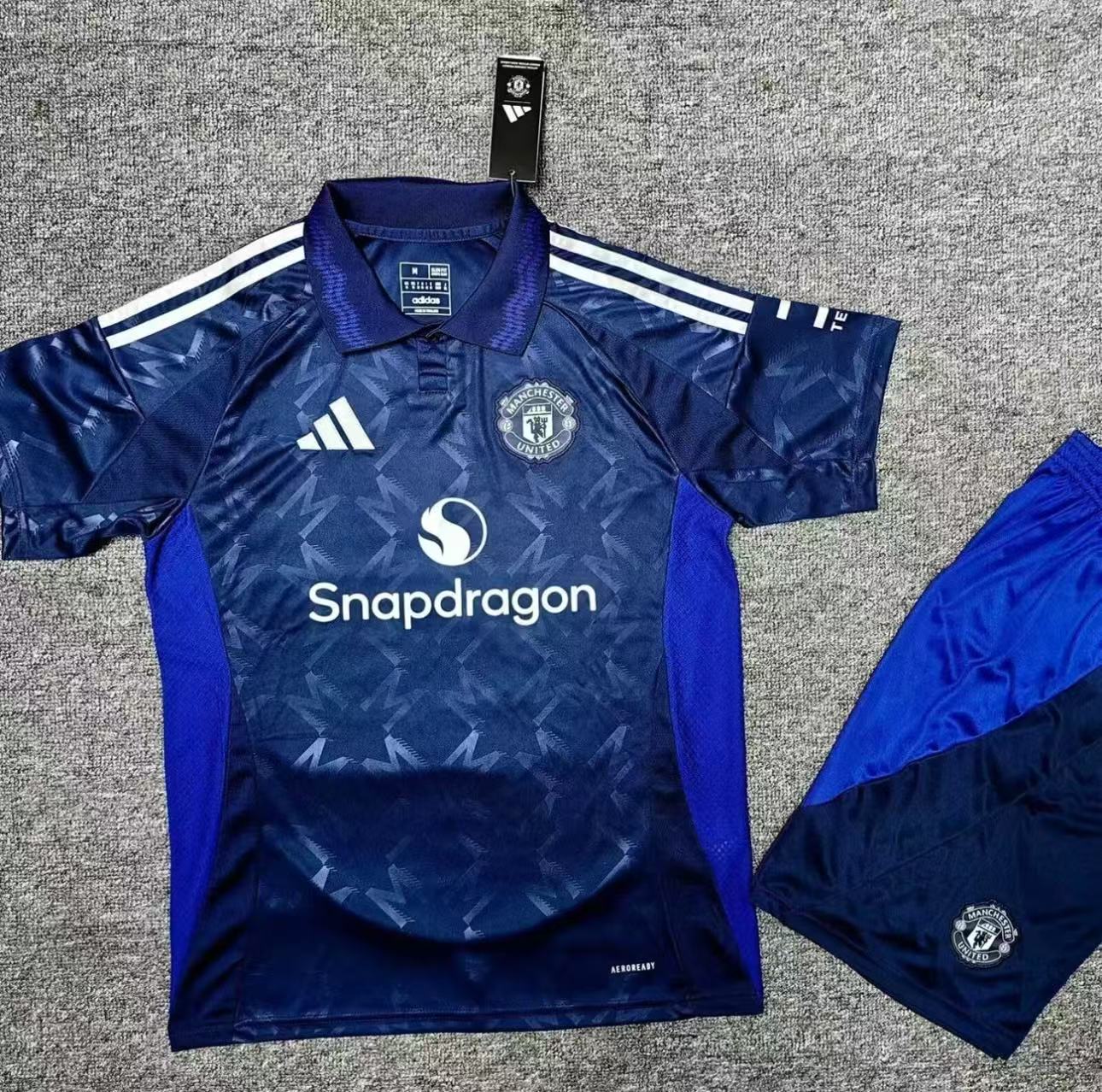 Adults kits 24/25 Manchester United away