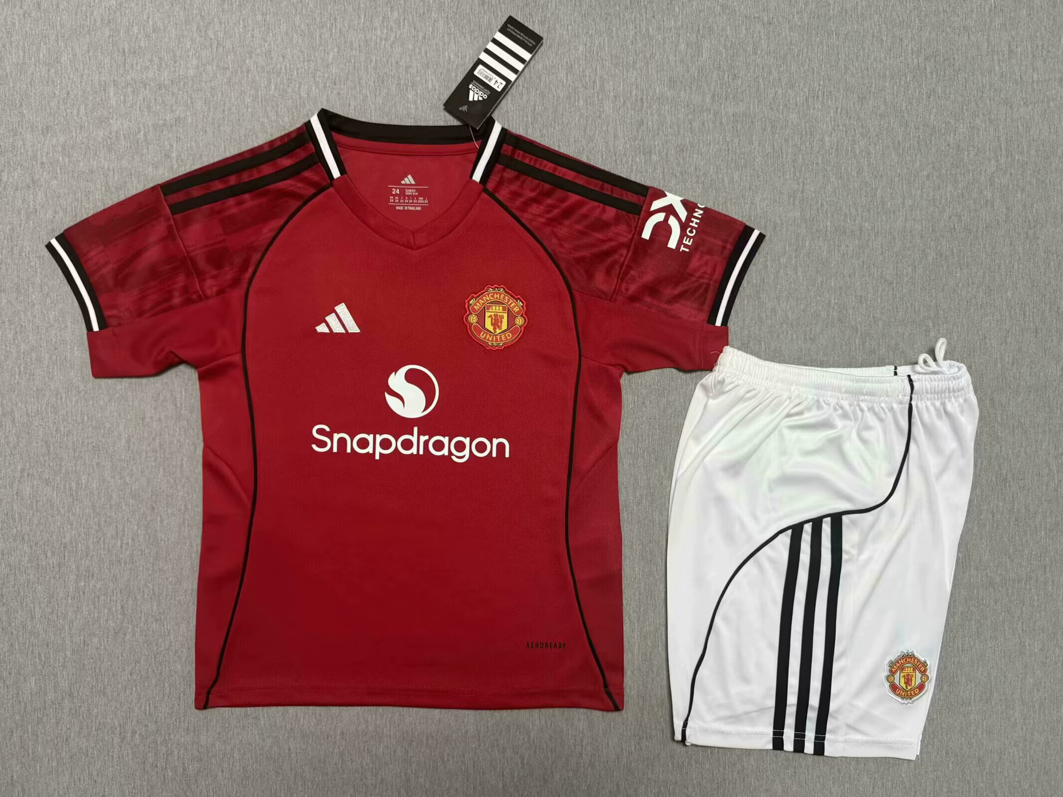 Kids kits 25/26 Manchester United home