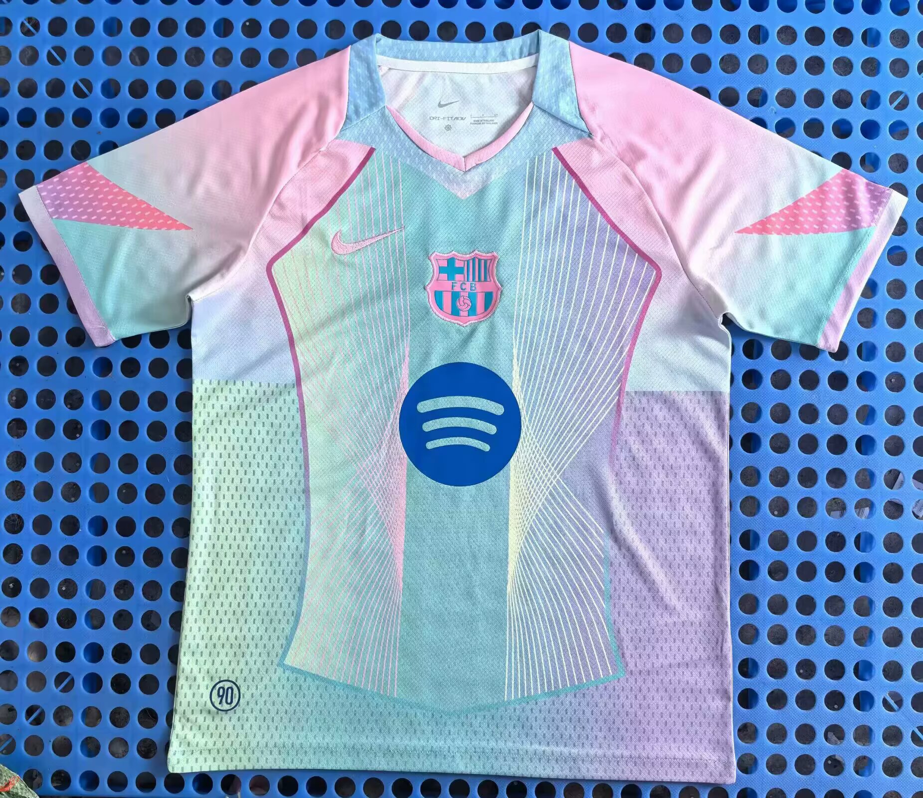 Fans Version 25/26 Barcelona Concept Gradient Light Green 