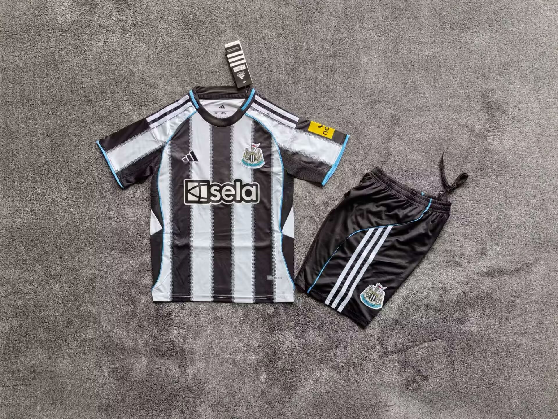 Kids kits 25/26 Newcastle home