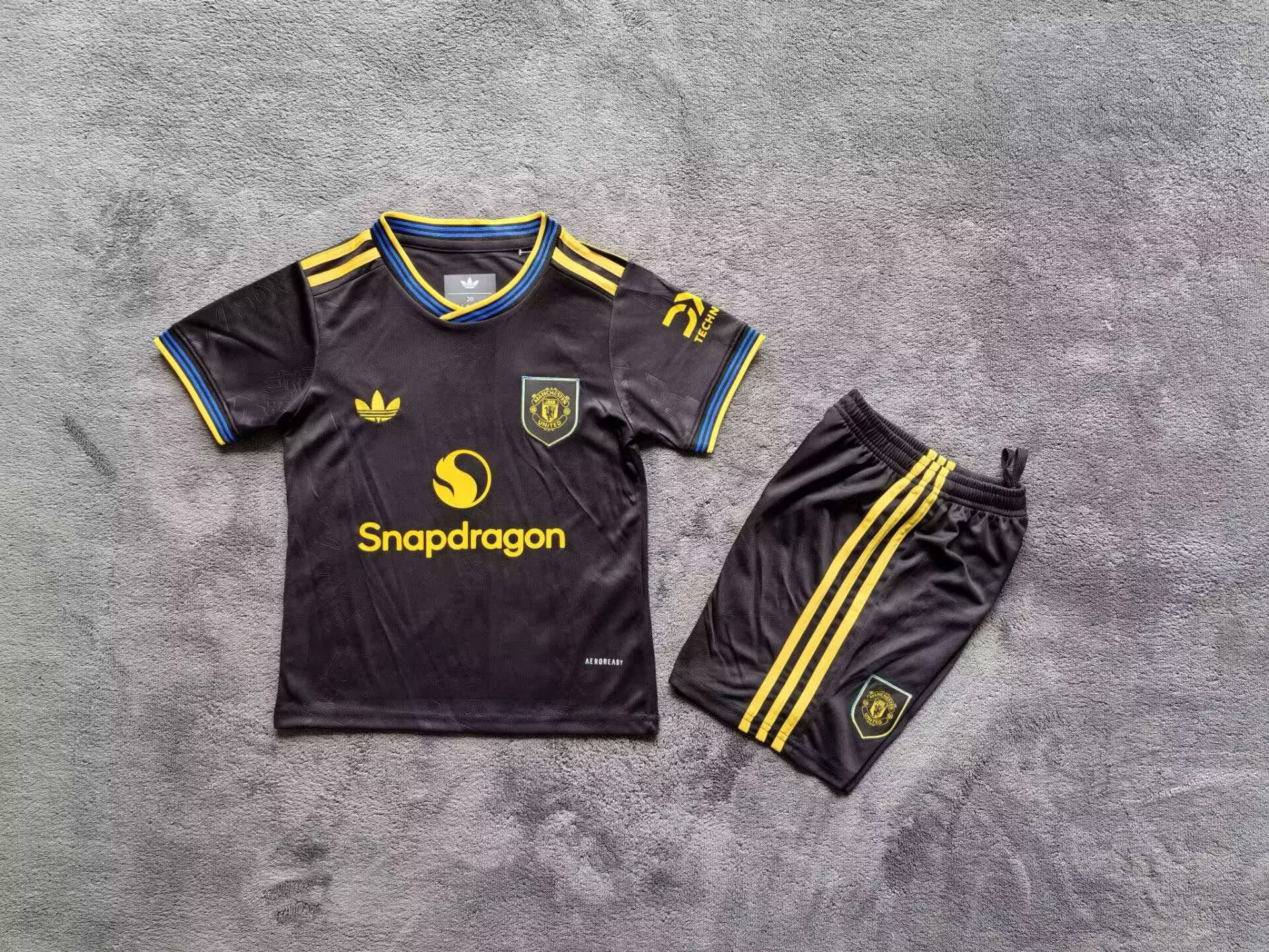 Kids kits 25/26 Manchester United Special Edition Black 