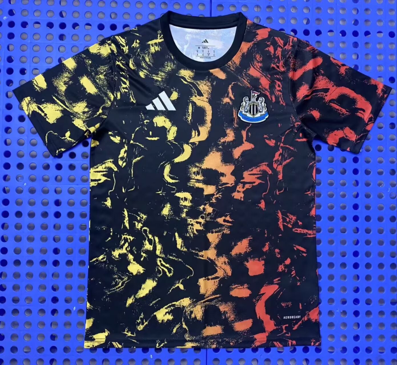 Fans Version 25/26 Newcastle United colored pre match training uniform