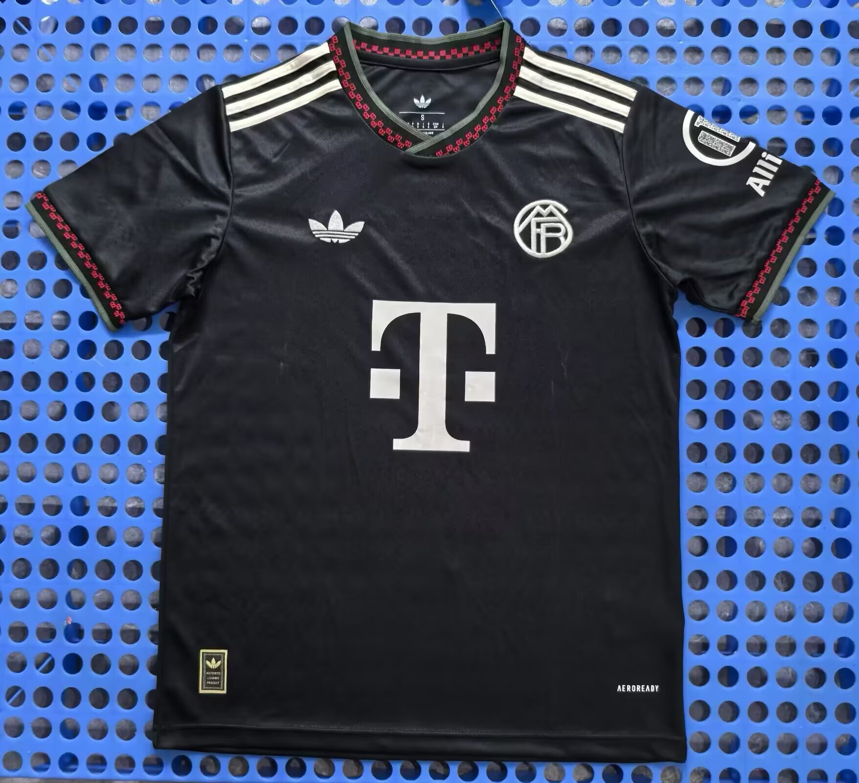 Fans Version 25/26 Bayern Munich Second away