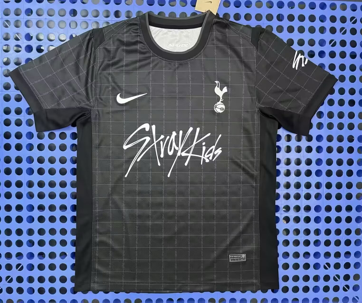 Fans Version 25/26 Tottenham Hotspur co-branded advertising version