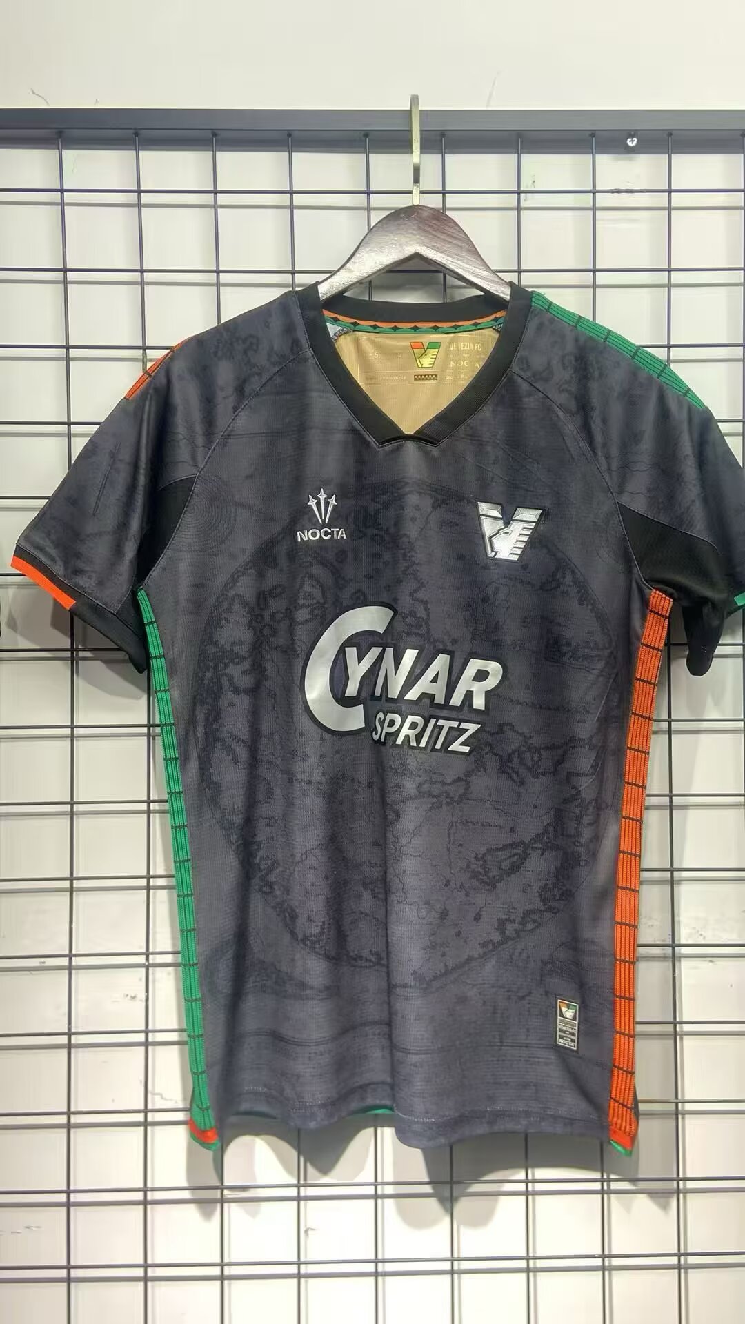 Fans Version 25/26 Venice home game with ads