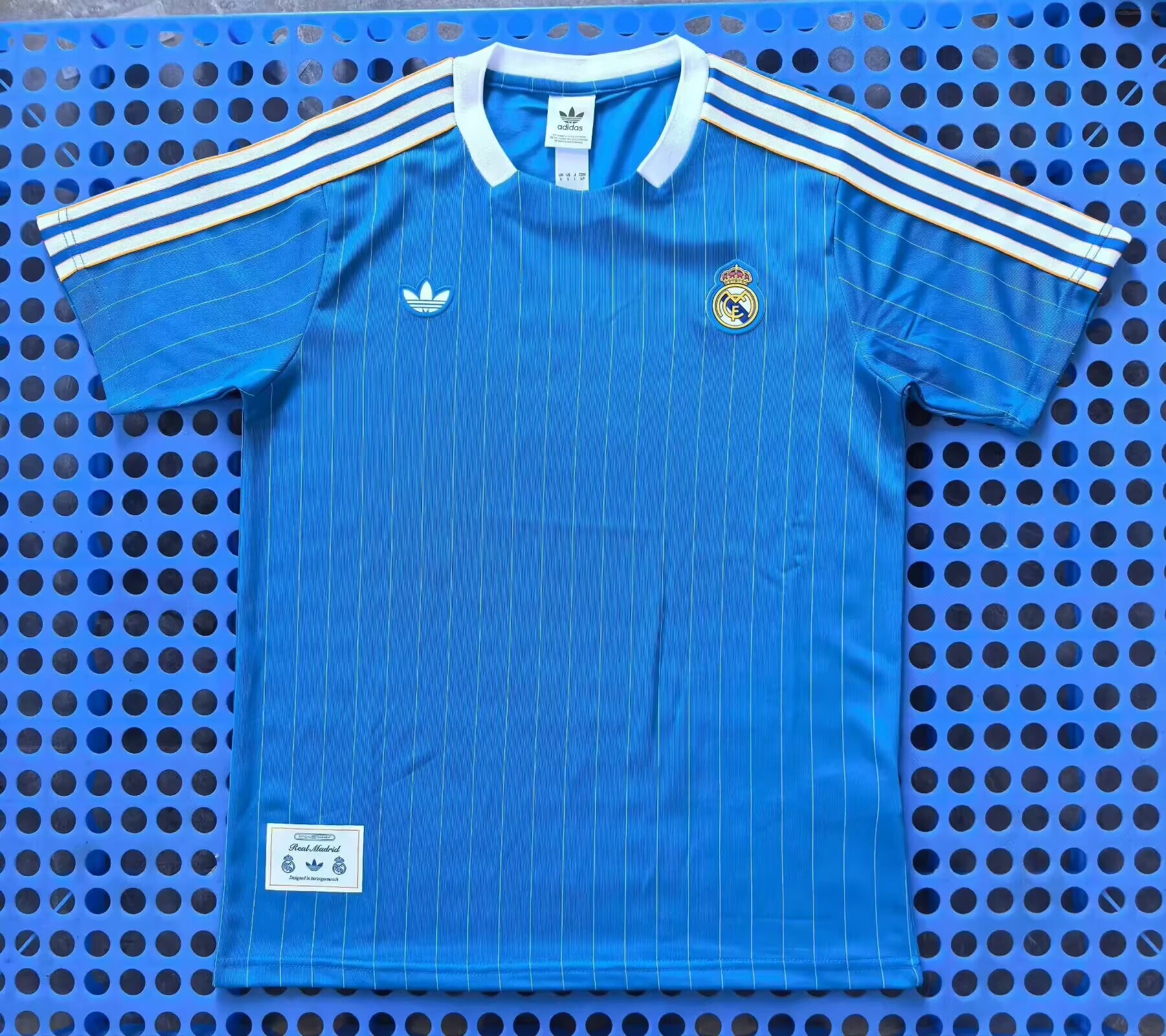 Fan version 25/26 Real Madrid retro light blue