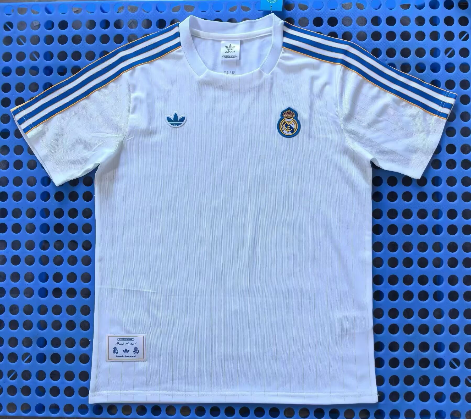 Fan version 25/26 Real Madrid retro white