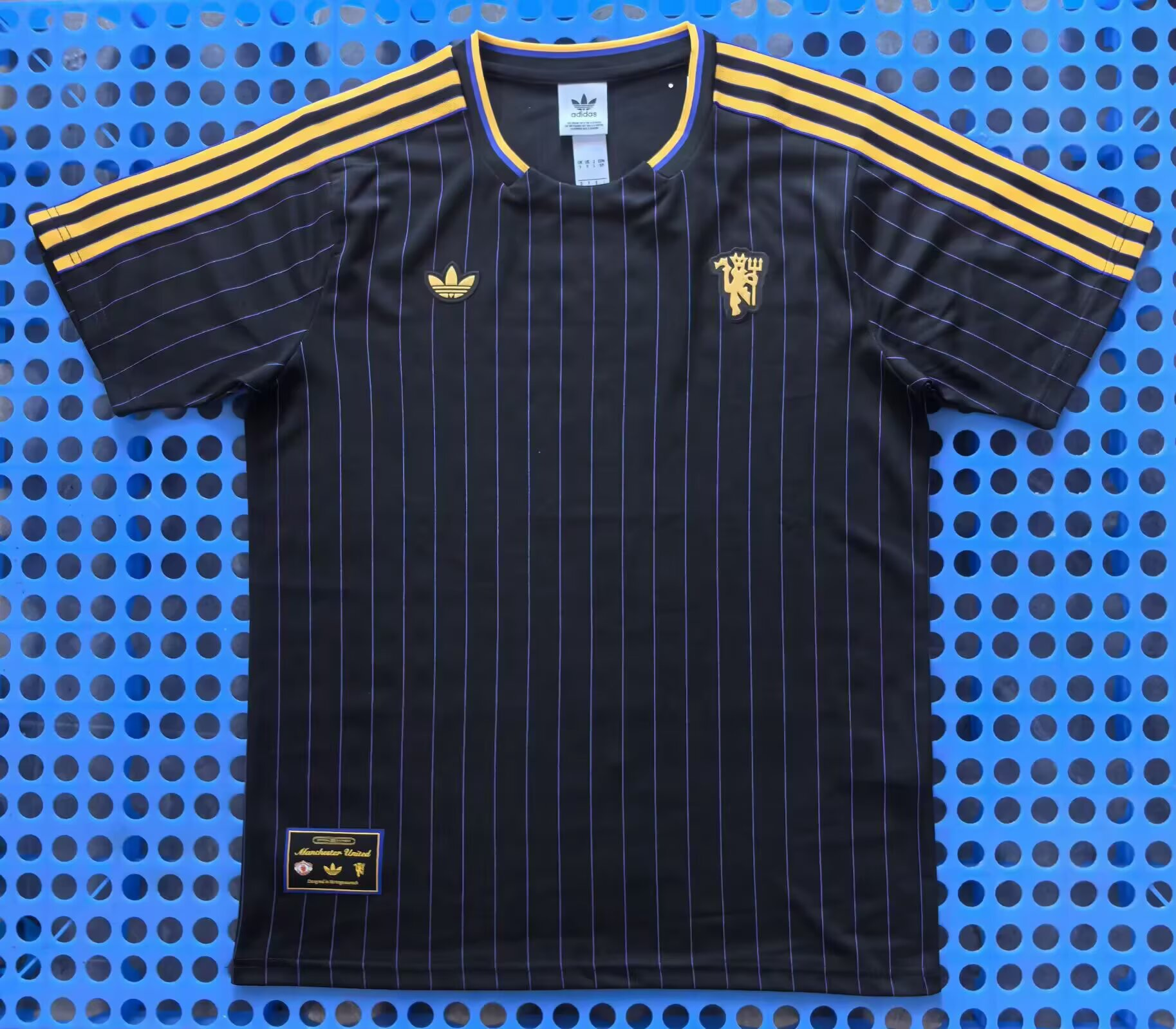 Fan version 25/26 Manchester United retro black