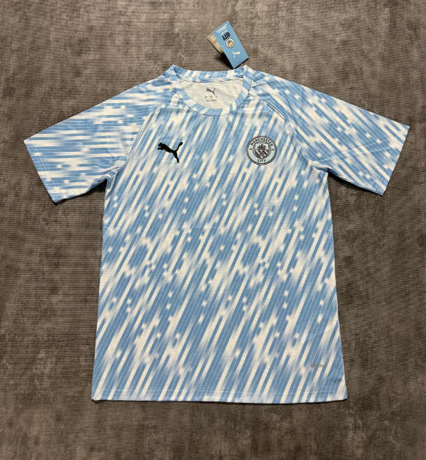 Fan version 25/26 Manchester City sky blue before the match