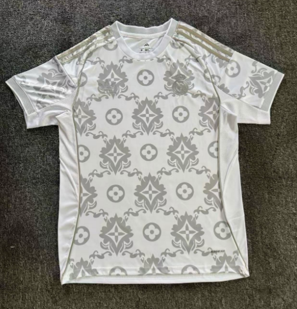 Fan version 25/26 Real Madrid LV edition