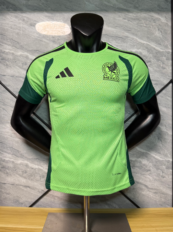 Player Version 26/27 Mexico World Cup training jersey in grass green