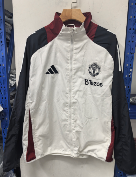  25/26 Embroidered rainproof Manchester United white new windbreaker