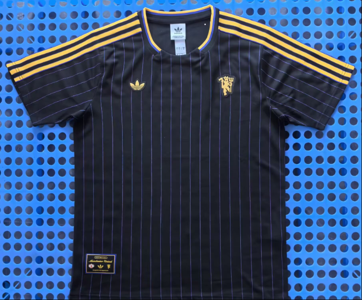 Fan version 25/26 Manchester United retro black