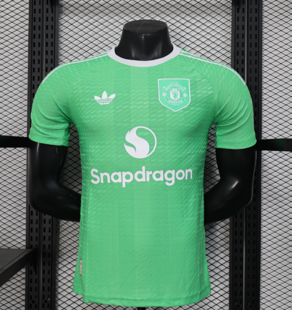 Player Version 25/26 Manchester United goalkeeper Green