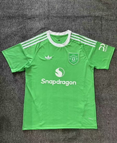 Fans Version 25/26 Manchester United goalkeeper Green 