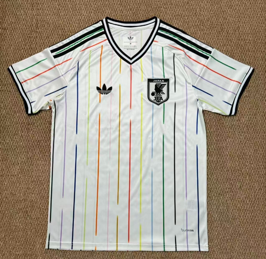 Fans Version 26 Japan away