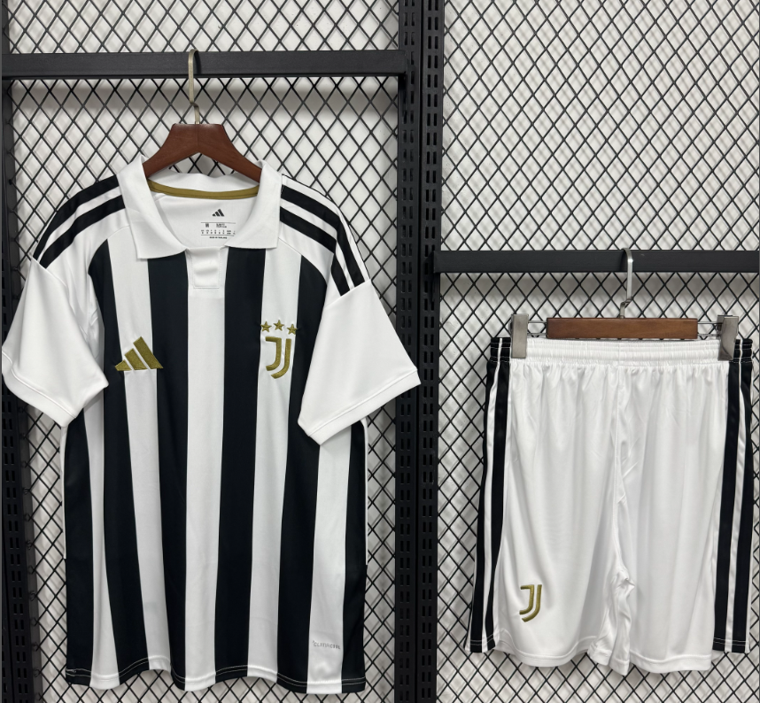 Adults kits 26/27 Juventus home (No advertisements)