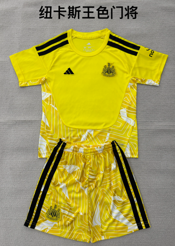 Adults kits 26/27 Newcastle United king goalkeeper