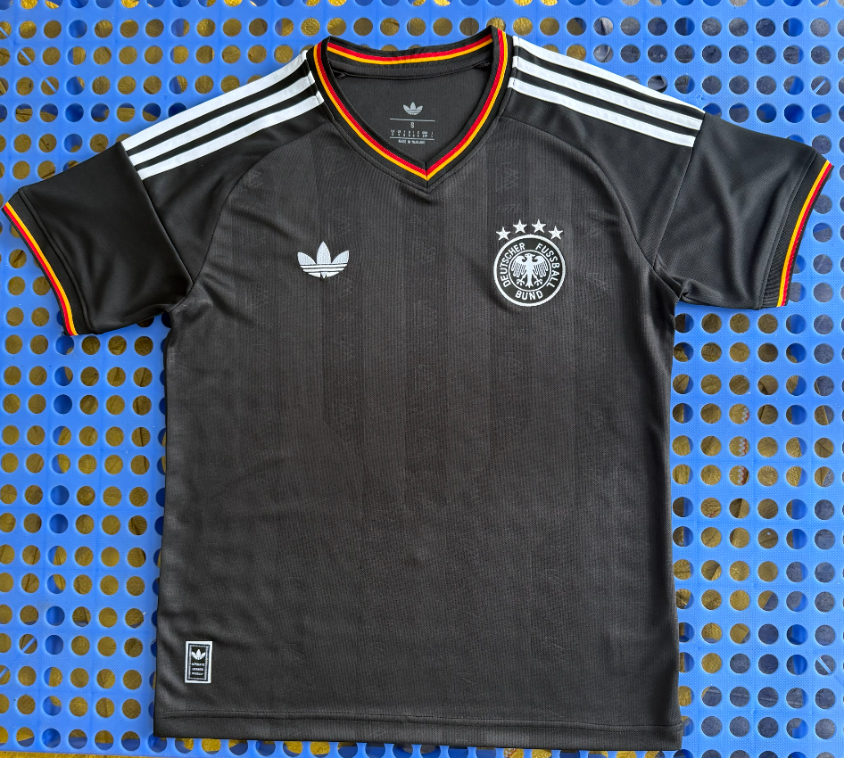 Fans Version 26/27 German Black Training Uniform