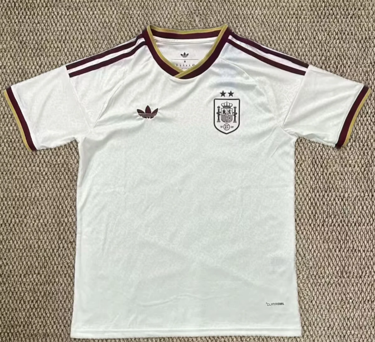 Fans Version 26/27 Spain away Double star system