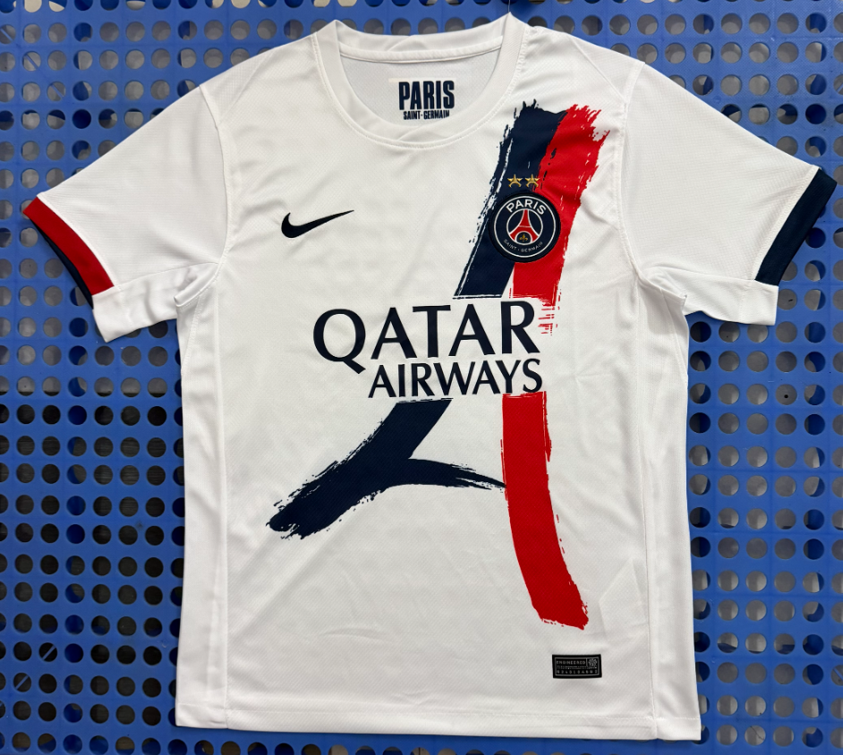 Fans Version 26/27 Paris away with double stars