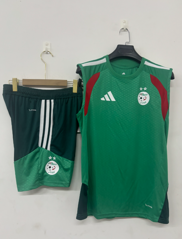 26/27 Vest Algeria green suit