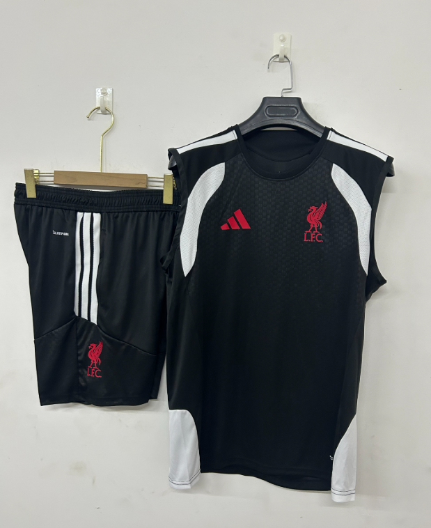 26/27 Vest Liverpool black suit