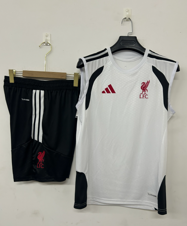 26/27 Vest Liverpool white suit