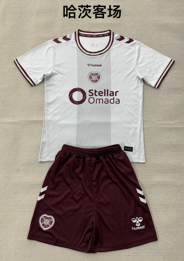  Adults kits 26/27 Heart away